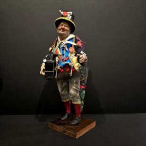 Statua artigianale Sciò Sciò Portafortuna con valigia e ombrello colorato, vista completa.