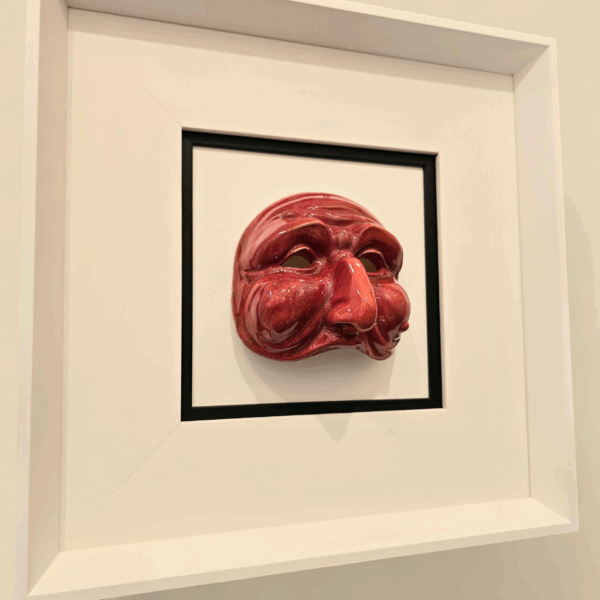 1000427761 Quadro 3D Artigianale Pulcinella in Ceramica Rossa Lucida