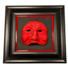 Maschera di Pulcinella rossa con cornice nera e rossa Maschera di Pulcinella rossa con cornice nera e profilo rosso, opera artigianale napoletana in ceramica smaltata.