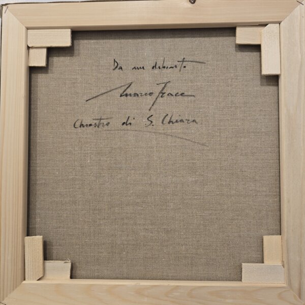 Retro del telaio in legno del dipinto, che mostra la firma autografa dell'artista "Mario Irace", il titolo "Chiostro di S. Chiara" e una dedica scritta a mano.