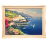 Quadro "Amalfi" di Iannicella con Cornice Bianca Immagine frontale completa del quadro "Amalfi" appeso a parete, che mostra l'intera composizione paesaggistica luminosa e serena.