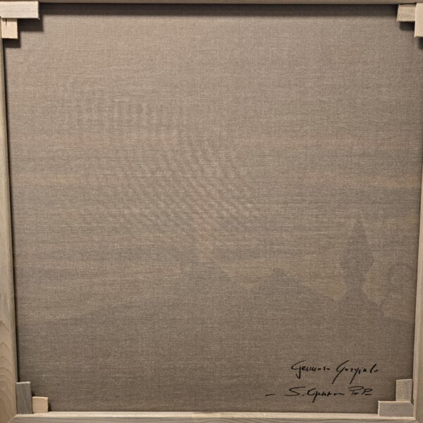 Retro del dipinto con firma autografa di Gennaro Gargiulo Retro della tela montata su telaio in legno, con la firma dell'artista "Gennaro Gargiulo" e il titolo dell'opera scritti a mano.