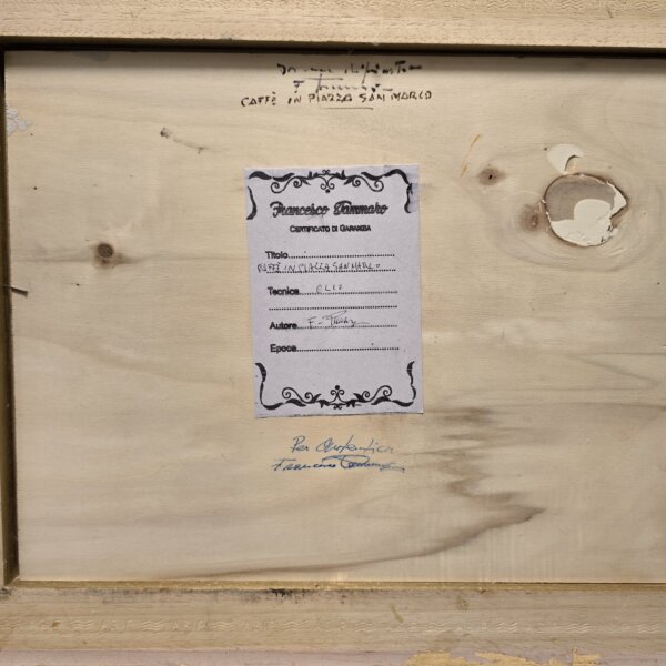 Retro del supporto in legno del dipinto, con applicato il certificato di garanzia cartaceo, il titolo dell'opera e la firma autografa di Francesco Tammaro.