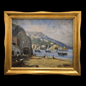 Vista frontale completa del quadro "Veduta costiera" di Eugenio Magno, inserito in una cornice dorata classica, con paesaggio marino e figure umane.