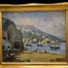Olio su tavola 40x50 di Eugenio Magno raffigurante una spiaggia costiera con pescatori che sistemano le reti, barche in secca e una scogliera con arcate.