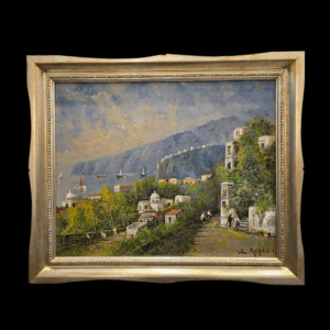 Vista completa del quadro "Costiera Amalfitana" inserito in una cornice classica chiara, che mostra la profondità della scogliera e l'orizzonte marino.