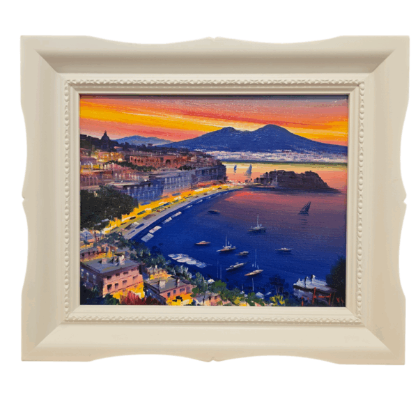 "Napoli" - Dipinto Completo con Cornice Bianca Vista frontale del quadro a olio 34x40 di Giuseppe Iannicella, raffigurante il panorama di Napoli di giorno con il Vesuvio e il mare blu, in cornice bianca.