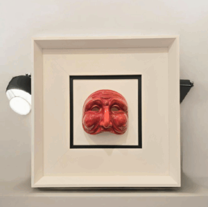 20251029_111902 Quadro 3D Artigianale Pulcinella in Ceramica Rossa Lucida