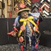 Particolare del busto dello Scio'Scio' con fiocco giallo e decorazioni dorate fatte a mano.