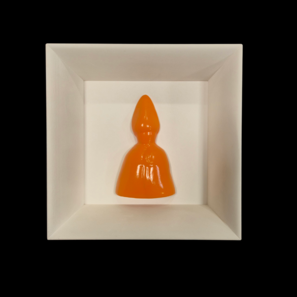 san-gennaro-stilizzato-arancio-pop-art Vista frontale del quadro con San Gennaro stilizzato arancio su sfondo bianco, oggetto in ceramica fatto a mano.