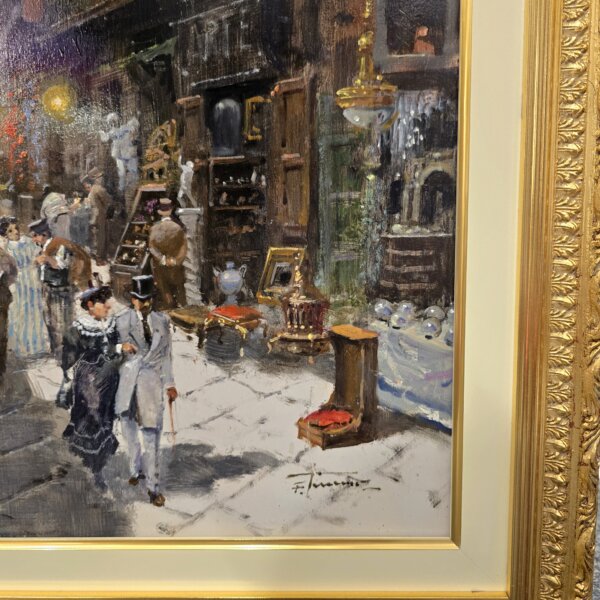 Vista angolata opera Una serata a San Gregorio Armeno Inquadratura laterale del quadro che mostra la brillantezza dei colori a olio e la profondità della prospettiva della storica via napoletana.