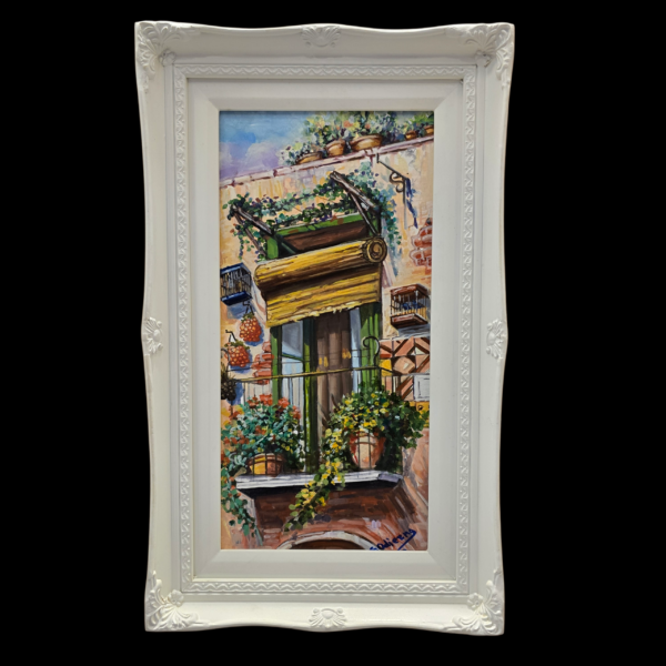 Quadro O Balcunciell G. Odierna olio su tela Dipinto olio su tela verticale raffigurante un balcone fiorito con tenda gialla e persiane verdi, firmato G. Odierna, con cornice bianca lavorata.