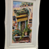 Dettaglio cornice e pennellate dipinto Odierna Vista angolata del quadro che mostra la texture della pittura a olio, i dettagli dei fiori sul balcone e la lavorazione della cornice bianca.