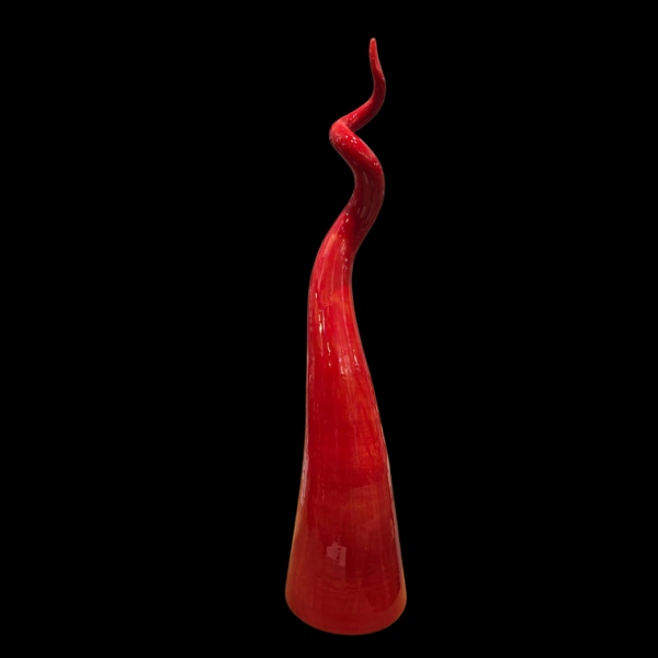 Vista frontale del corno rosso di ceramica artigianale napoletano senza maschera
