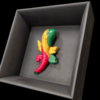 Scultura in ceramica dell’Asso di Bastoni, manufatto artigianale napoletano, raffigurato con colori vivaci come rosso, giallo e verde.