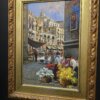 prospettiva-laterale-destra-quadro-vassetti-napoli Inquadratura angolata da destra dell'opera "Fioraie al Mercato" di Vassetti, evidenziando la lucentezza dei colori a olio e i dettagli della cupola sullo sfondo.