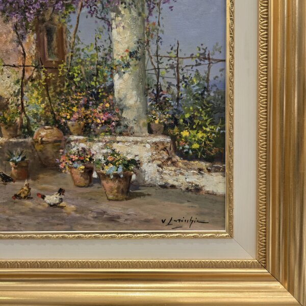 Particolare in primo piano della firma del pittore Vincenzo Laricchia ed i dettagli dei vasi da fiori nel cortile