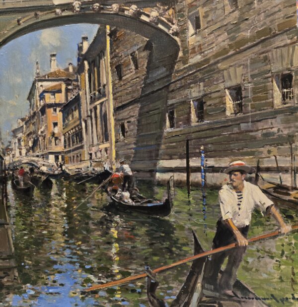 Dettaglio in primo piano della pittura a olio di Mario Irace con il gondoliere in primo piano e i riflessi dell'acqua.